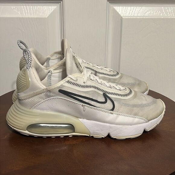🔥 NIKE AIR MAX 2090 Women’s Running Shoes White/Opaque - Sz 9 - Good Condition - Picture 4 of 12